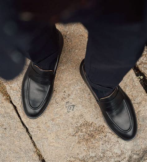 penny-loafer-men's-shoe-style-black-gucci-leather|men's penny loafers review.